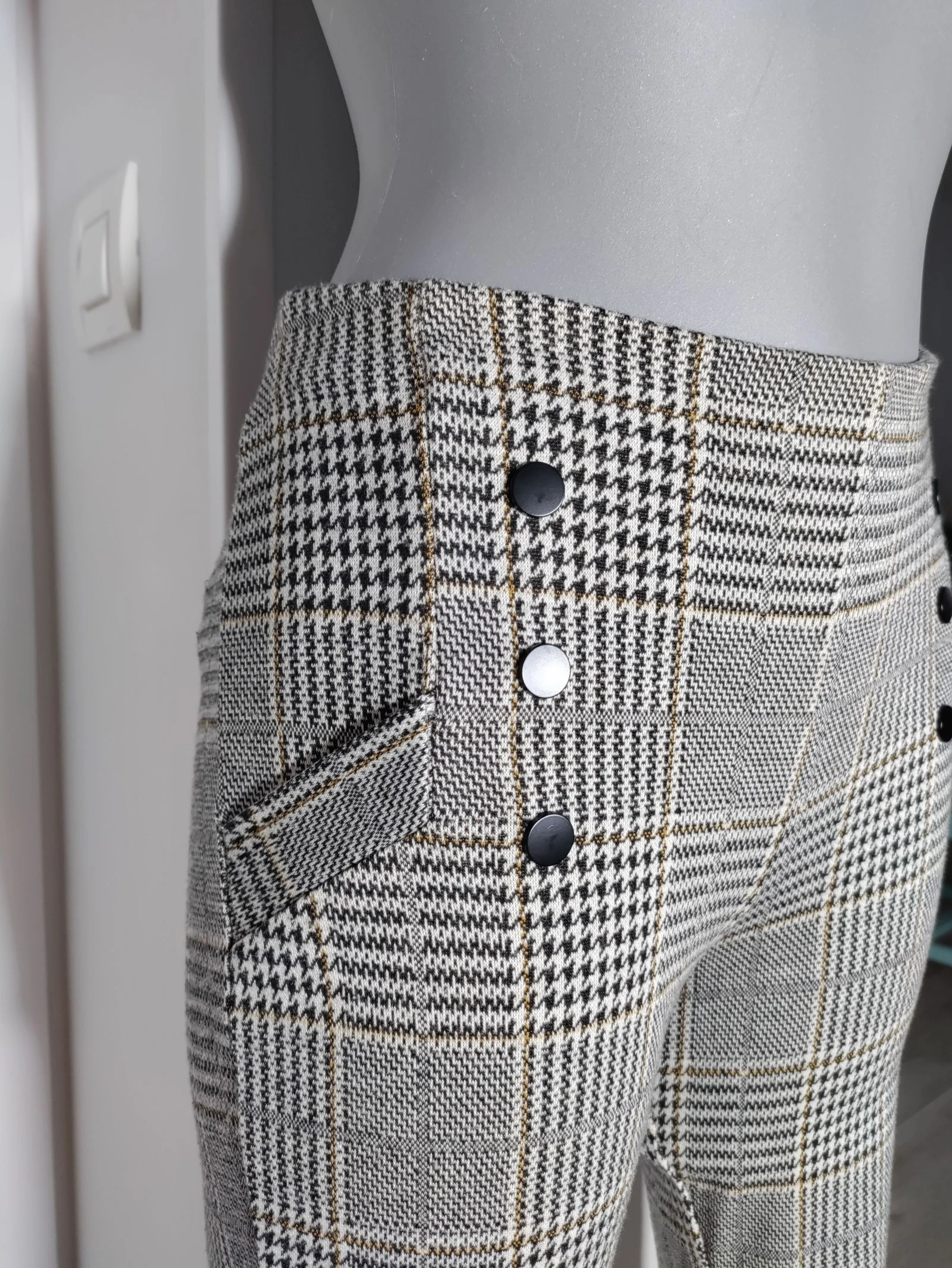 Calça skinny Lefties xadrez branco e preto tipo pata de gallo – tamanho P – photo 3